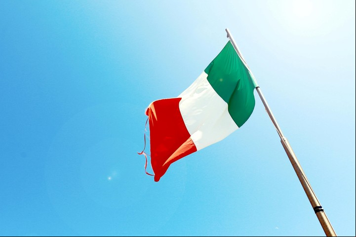 La bandera italiana fue adoptada en 1797, inspirada en la bandera sa y los ideales de unidad y libertad. Foto: Pexels