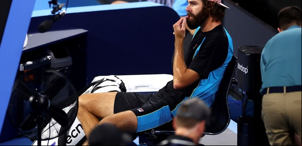 Una "epidemia" de lesiones causa pánico entre los tenistas a días del inicio del Abierto Australia