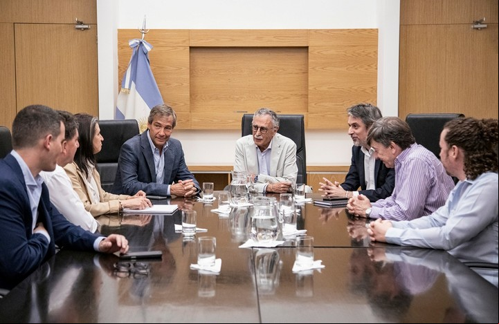 Gabriel Oriolo, superintendente de Servicios de Salud, y Mario Lugones, ministro de Salud de la Nación, impulsores de los cambios.