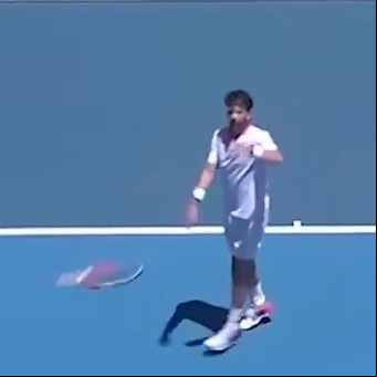 Cameron Norrie le pegó un raquetazo a una espectadora tras perder un punto con el argentino Díaz Acosta: ¿descuido o bronca?