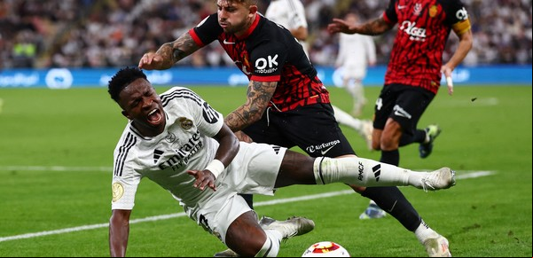 El argentino Maffeo se reencontró con Vinicius tras invitarlo a boxear y terminó en escándalo: Real Madrid vs. Barcelona, la final de Supercopa