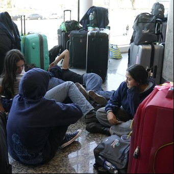 Los gremios anuncian un "nuevo conflicto" con Aerolíneas, por convocarlos a discutir salarios recién en febrero
