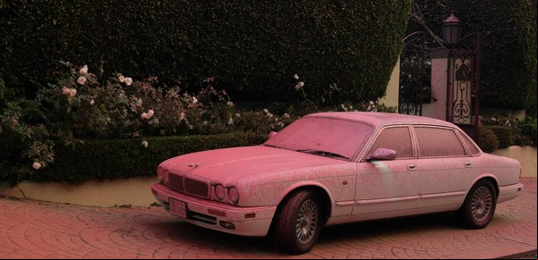 Un polvo rosa ayuda a combatir los incendios en California: ¿Cómo funciona y qué es?