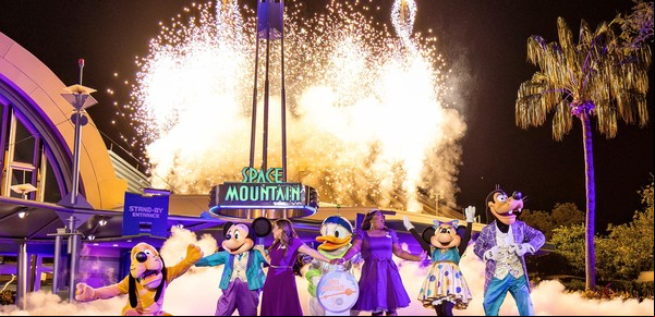 Cumplió 50 años Space Mountain, la montaña rusa más famosa de Disney World 