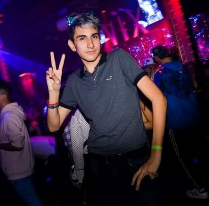 Leandro se mostraba en boliches de la comunidad homosexual en las redes sociales.