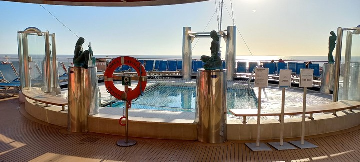 Una de las piletas del Costa Favolosa, Costa Cruceros. Foto Viajes