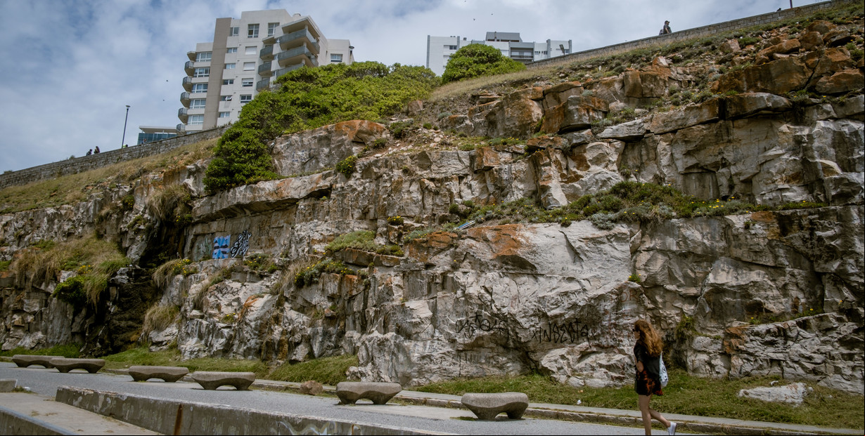 Mar del Plata: murió un turista de 22 años que jugaba a hacer equilibrio al borde de una pendiente de 15 metros