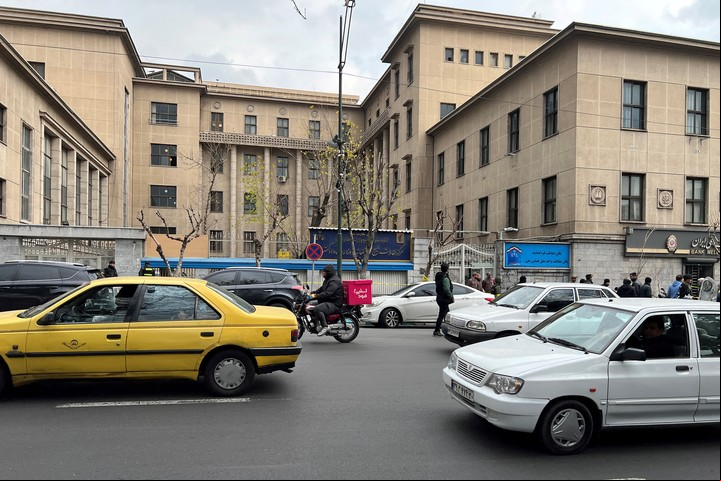 de la policía frente al edificio, después del asesinato de dos jueces de la Corte. Foto: Reuters