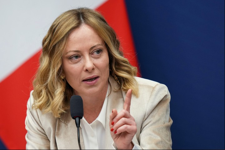 La primera ministra italiana, Giorgia Meloni, asiste a su rueda de prensa de fin de año en Roma, Italia, el 9 de enero de 2025. REUTERS/Remo Casilli
