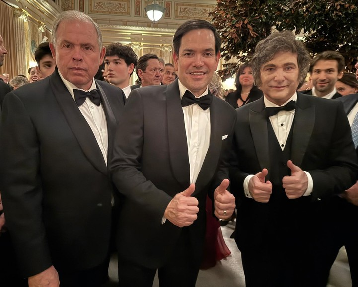 Milei en la gala de asunción de Trump, con Gerardo Werthein y Marco Rubio, nuevo Secretario de Estado del flamante presidente.