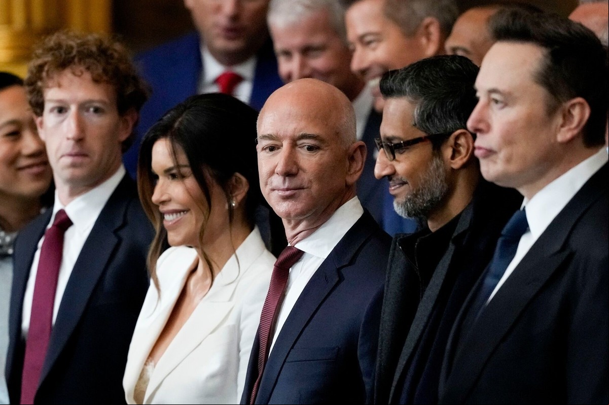 Multmillonarios. Mark Zuckerberg, el CEO de Meta; Jeff Bezos, jefe de Amazon; y Elon Musk, el CEO de Tesla (Bloomberg)
