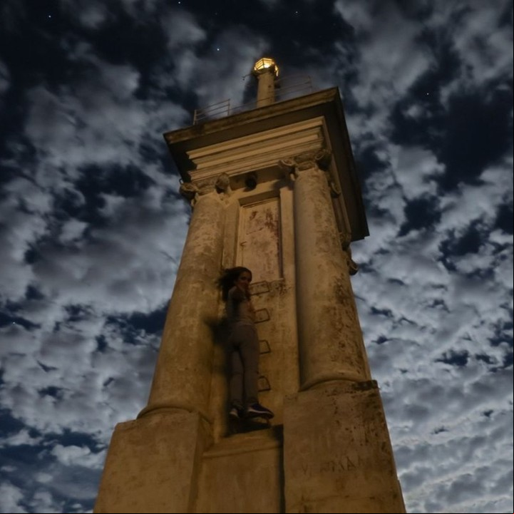 El faro reemplazó una torre original que cayó tras un accidente fluvial en 1947.
Foto: Instagram @turismoconcepciondeluruguay.
