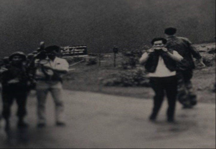 Según la empresa sa Index, que analiza imágenes forenses, este es el momento en el que el fotógrafo Nguyen Thanh Nghe caputra a la por entonces niña Kim Phuc el 8 de junio de 1972.