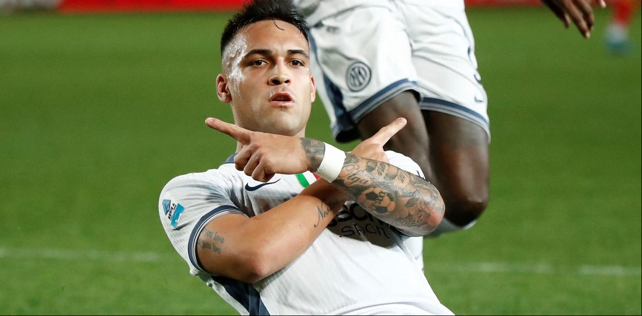 Zapatazo y asistencia de taco para Lautaro Martínez que alcanzó una marca histórica en la goleada de Inter a Lecce
