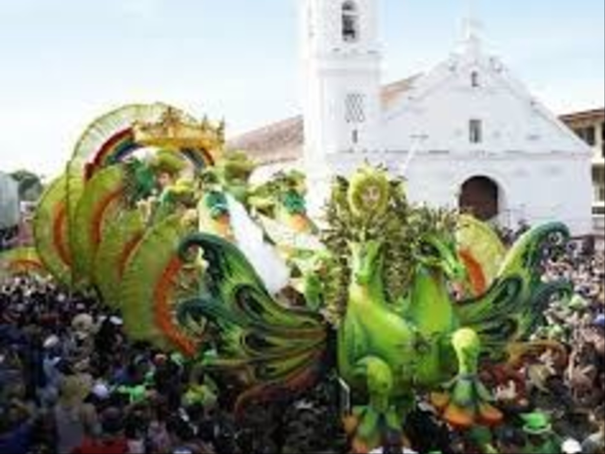 Tablas. Durante los carnavales, calle Arriba y calle Abajo se convierten en rivales y cada una cuenta con su propia tuna que debe superar a la otra.