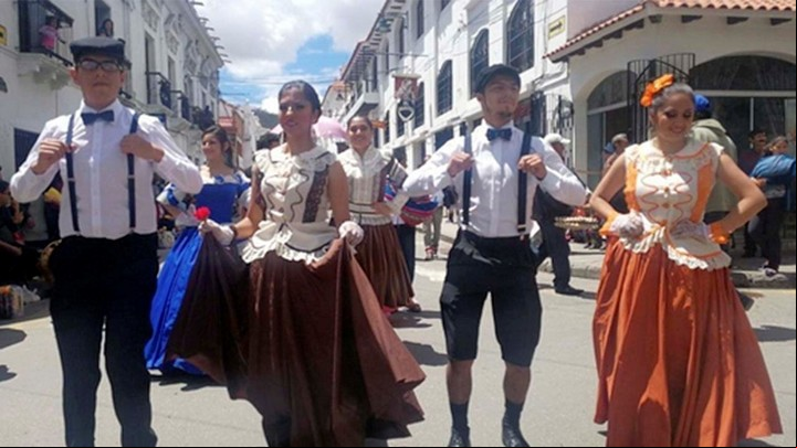 El Carnaval de Antaño, en Sucre, que recrea la época colonial.