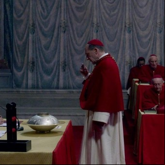 Tras la muerte del Papa, el filme "Cónclave" tuvo un aumento de visualizaciones en el streaming de Flow y Prime Video