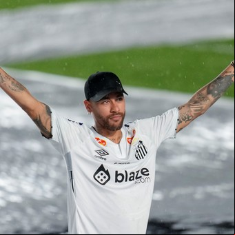 El emotivo regreso de Neymar a Santos: helicóptero bajo la lluvia y una multitud para recibir al "príncipe" que volvió como "O Rei"