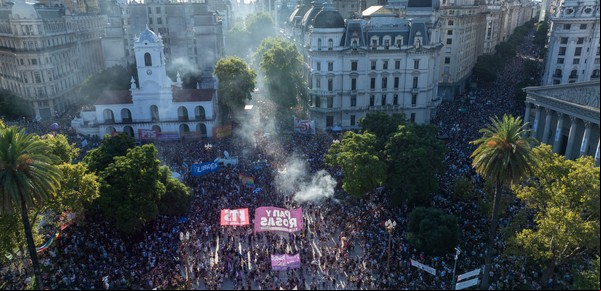 El Gobierno intenta minimizar el impacto de la marcha LGBT: insiste en que los dichos de Milei fueron tergiversados y busca poner foco en la inseguridad en Provincia