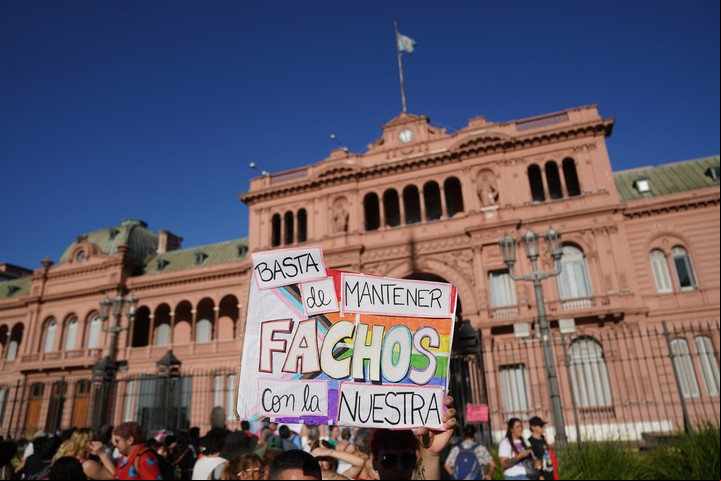 Movilización frente a la Casa Rosada, este sábado. Foto: Emmanuel Fernández.