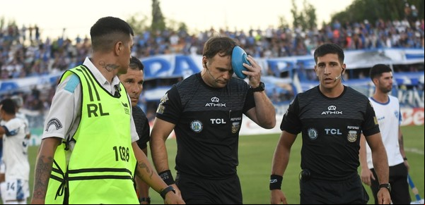 Vuelta atrás de la AFA: le devuelve tres puntos a Godoy Cruz y da por cumplida la sanción en su estadio tras la agresión de un hincha a un juez del línea