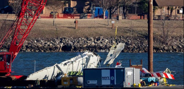Tragedia aérea en Washington: recuperan los cuerpos de las 67 víctimas y revelan un dato que pone en duda el vuelo del helicóptero