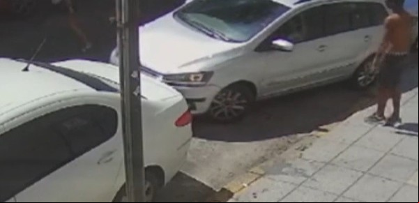 "Pagame porque te rompo todo y te mato": la brutal pelea entre un trapito y un médico en Flores al que le exigió $ 5.000 por estacionar
