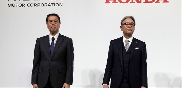 Pese a las dudas, Nissan dice que sigue adelante con la fusión con Honda