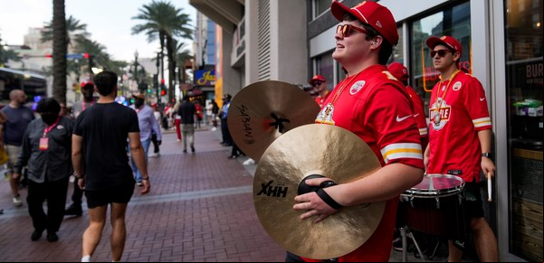 Super Bowl 2025: por qué la final de la NFL tendrá entradas más "baratas" que el año pasado y qué equipo llevará más hinchas