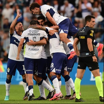 Gimnasia goleó en La Plata a Godoy Cruz y recibe con una sonrisa al Traductor Flores