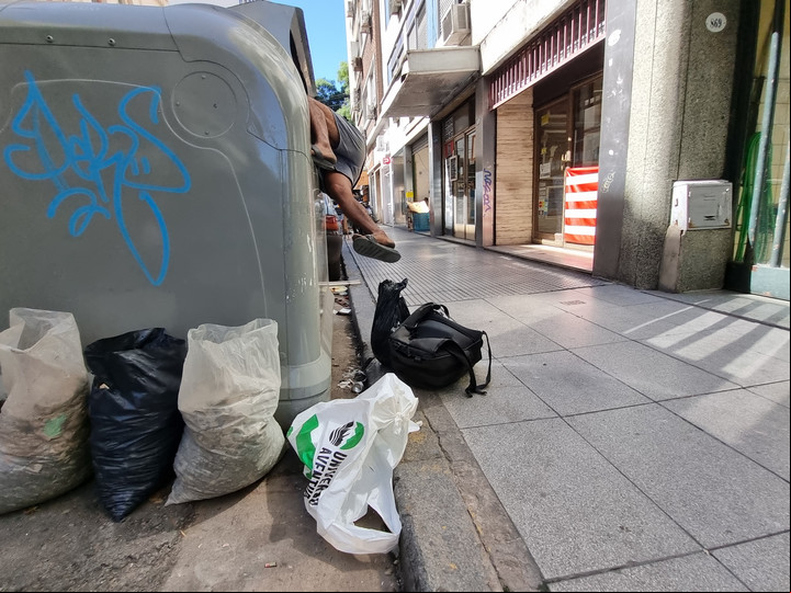 El reclamo vecinal por la mala higiene de los contenedores y las calles de la Ciudad. 
Foto: Emmanuel Fernández.