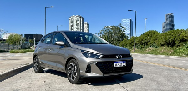 Análisis del nuevo Hyundai HB20: cómo anda el auto compacto del momento