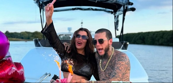 En un yate y con una torta con dólares, Charlotte y Alex Caniggia celebraron sus cumpleaños: "¡Tener nuestro apellido es top!"