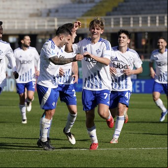 Nico Paz y un golazo para rescatar al Como: la clavó en el ángulo en el histórico triunfo ante Fiorentina