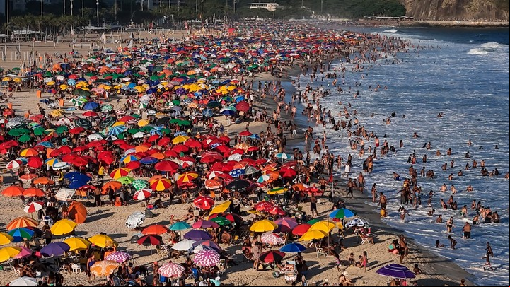 Este domingo, en la playa de Leme, Rio de Janeiro (Brasil). Foto EFE