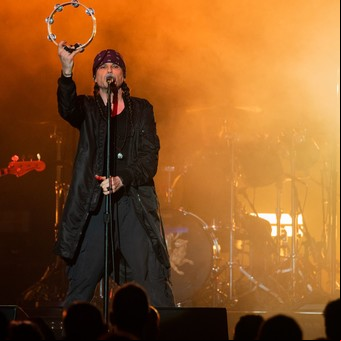 El cantante de The Cult habla de Tévez, Maradona y Messi, y asegura que le harán pasar vergüenza a bandas con integrantes de 20 años 
