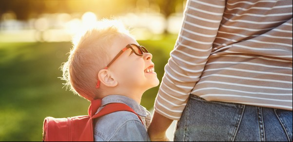 Mamá, papá: 5 frases que tenés que decirle a tu hijo en su primer día de clases