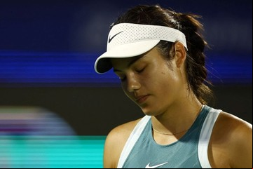 Qué dijo Emma Raducanu después de llorar en la cancha y sufrir otro acoso en el torneo de Dubai