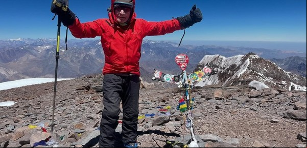 A los 86 años, Carlos Soria conquista el Aconcagua (6.962 m) y hace historia en el montañismo