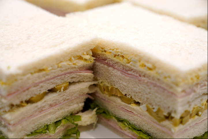 Los sándwiches de miga son bien caragados.
Foto Guillermo Rodriguez Adami
