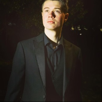 "Depredador supremo": un joven actor que protagonizó una serie de Netflix fue condenado a 15 años de cárcel por 26 delitos sexuales