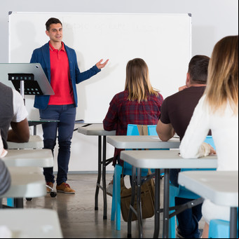 ¿Qué conviene estudiar en 2025? Las 6 carreras universitarias que garantizan buen sueldo y empleo 