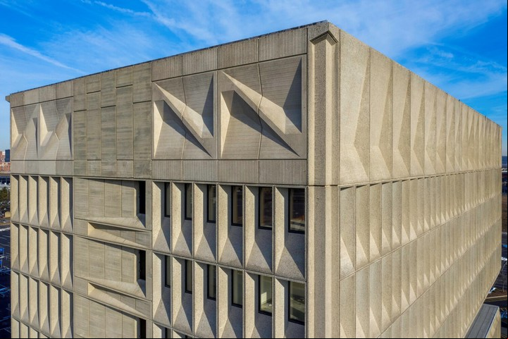 Detalle del Edificio Pirelli Tire, de Marcel Breuer. Hoy es un hotel. Foto estudio Becker + Becker