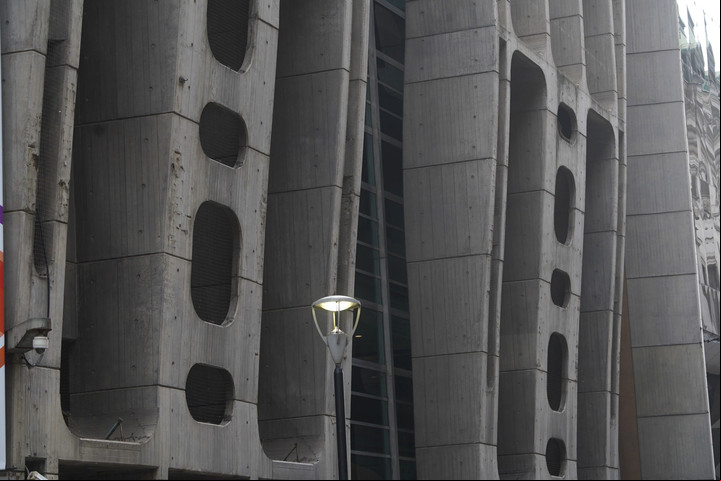 La fachada del ex Banco de Londres, símbolo del brutalismo a nivel mundial. Foto Guillermo Rodriguez Adami