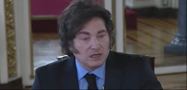 Milei buscó relativizar el escándalo de Santiago Caputo con el diputado Manes y tomar distancia del criptogate