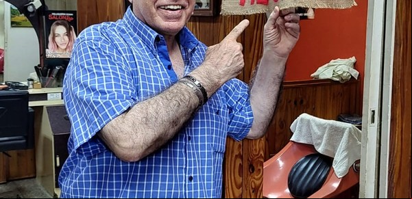 Le cortó el pelo a campeones del Mundo y su maestro inspiró un programa muy popular
