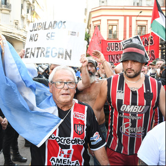 El presidente de Chacarita desligó al club de los barrabravas y salió a bancar a Patricia Bullrich tras los incidentes frente al Congreso 