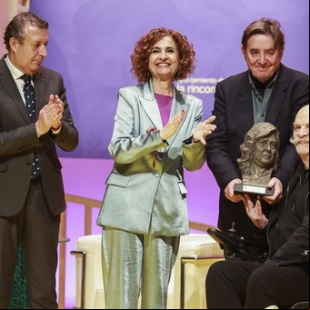 El argentino Martín Caparrós y la española Alana S. Portero reciben el Premio Almudena Grandes