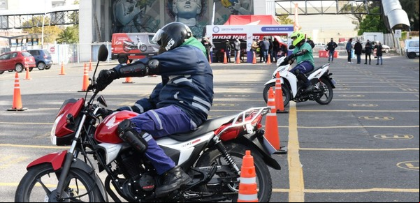 Abrió en el Oeste del GBA la primera escuela de manejo de motos de la Provincia