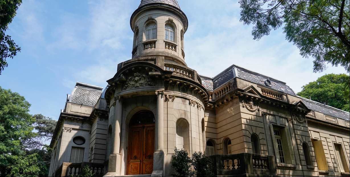 El palacio que construyó un vecino ilustre y adoptó el apellido de la familia que lo convirtió en museo 